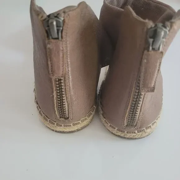Eileen Fisher Coy Leather Closed-Toe Espadrille Flat in Beige Pewter, Size 9.5 - Picture 8 of 12